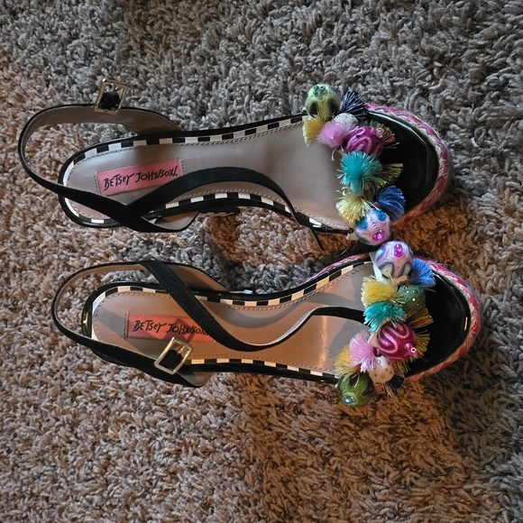 Betsy Johnson Fun colorful high heels - Picture 3 of 7